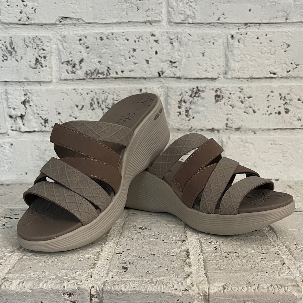 NWT Skechers Luxe Foam Women's Fading Sun Taupe Sandals Size 7